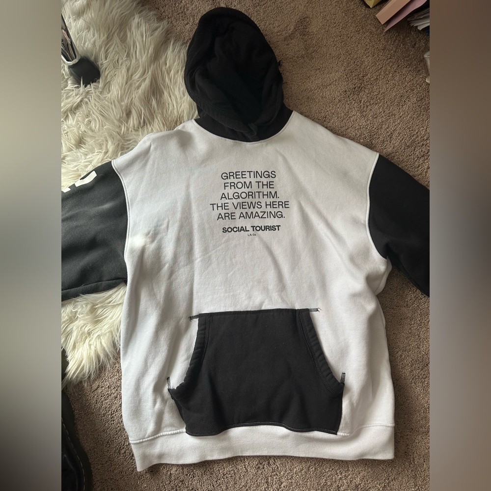 Social Tourist Hoodie Women’s Size Small